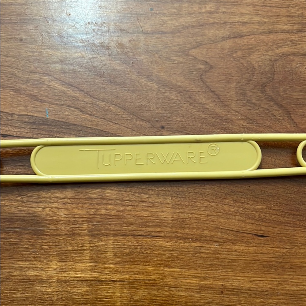Vintage Tupperware Classic Yellow cake carry handle